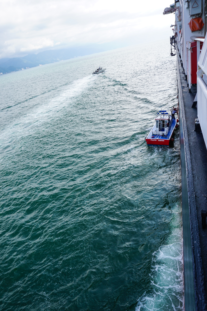 2 Pilot on board pilot boat